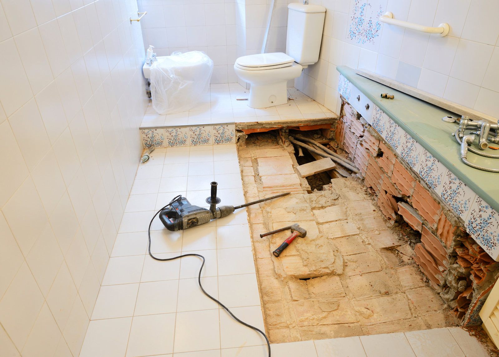 Transform your bathroom with renovation services in Jacksonville with the help of Handyman Jax